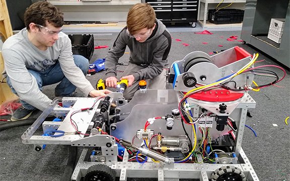 How Robotics Competitions Bring Students Together? - Techie La ...